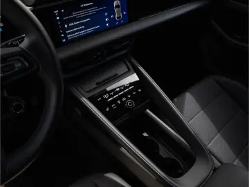 Porsche Macan 4 Panoramic Roof PASM Surround View
