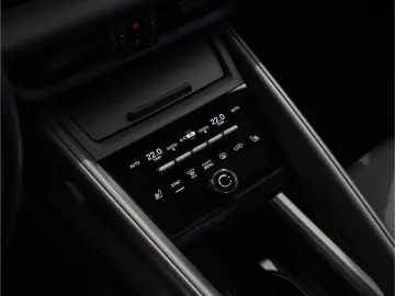 Porsche Macan 4 Panoramic Roof PASM Surround View