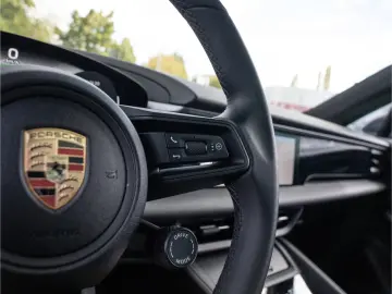 Porsche Macan 4 Panoramic Roof PASM Surround View
