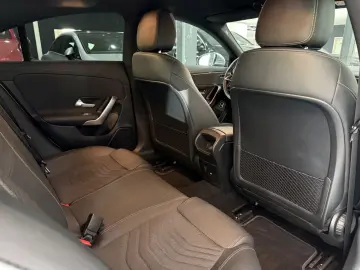 MERCEDES-BENZ CLA 180 CARPLAY LED-SCHW KAMERA DISTRO…