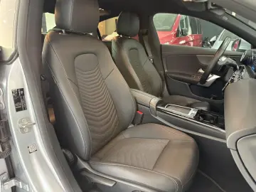 MERCEDES-BENZ CLA 180 CARPLAY LED-SCHW KAMERA DISTRO…