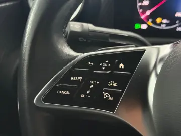 MERCEDES-BENZ CLA 180 CARPLAY LED-SCHW KAMERA DISTRO…