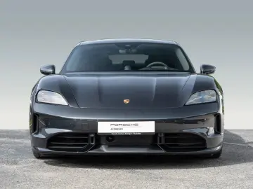 Porsche Taycan GTS InnoDrive HeadUp Panorama Sport Chron