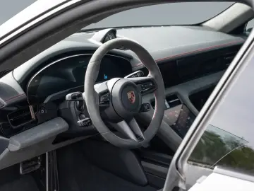 Porsche Taycan GTS InnoDrive HeadUp Panorama Sport Chron