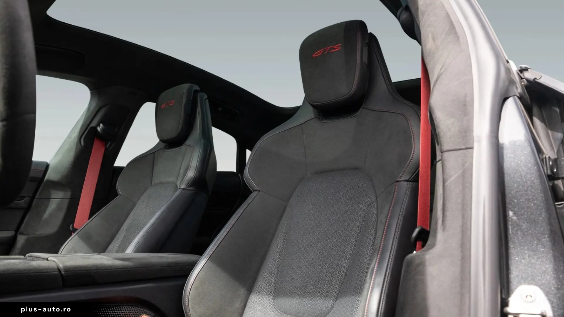 Porsche Taycan GTS InnoDrive HeadUp Panorama Sport Chron
