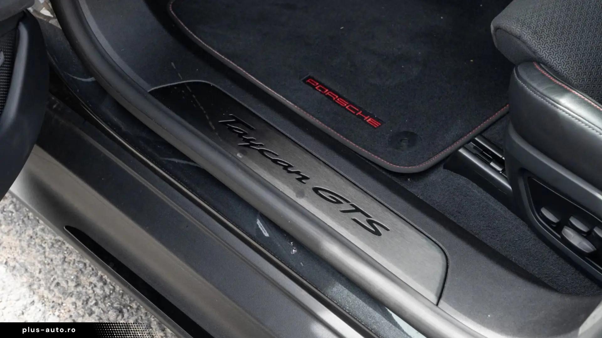 Porsche Taycan GTS InnoDrive HeadUp Panorama Sport Chron
