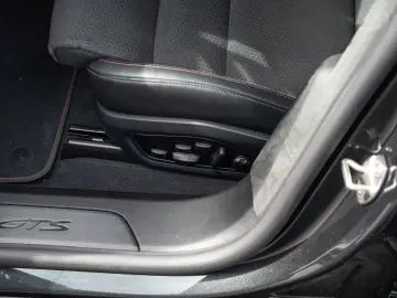Porsche Taycan GTS InnoDrive HeadUp Panorama Sport Chron