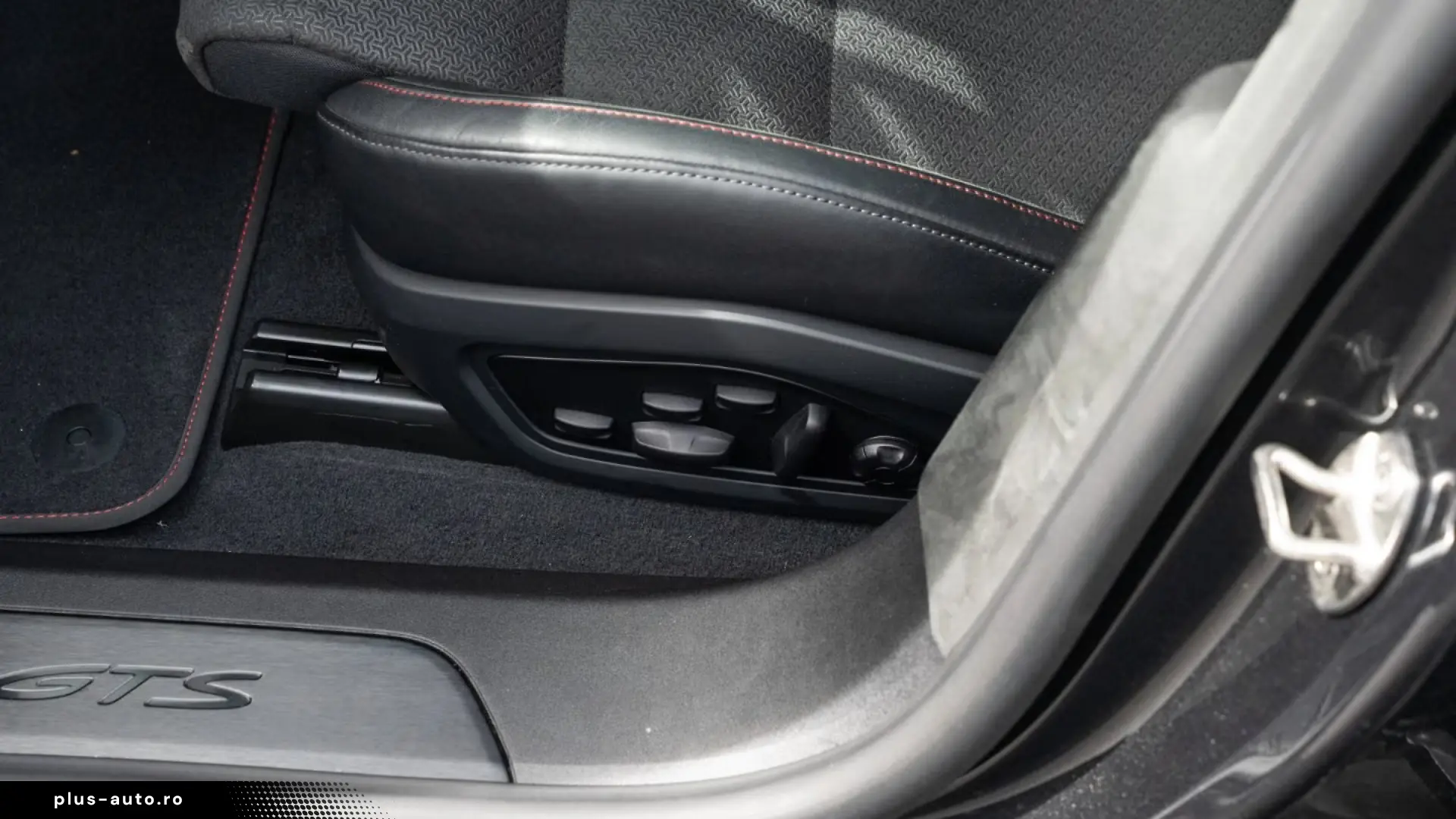 Porsche Taycan GTS InnoDrive HeadUp Panorama Sport Chron