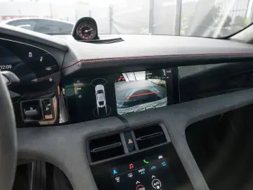 Porsche Taycan GTS InnoDrive HeadUp Panorama Sport Chron