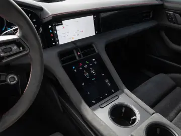 Porsche Taycan GTS InnoDrive HeadUp Panorama Sport Chron
