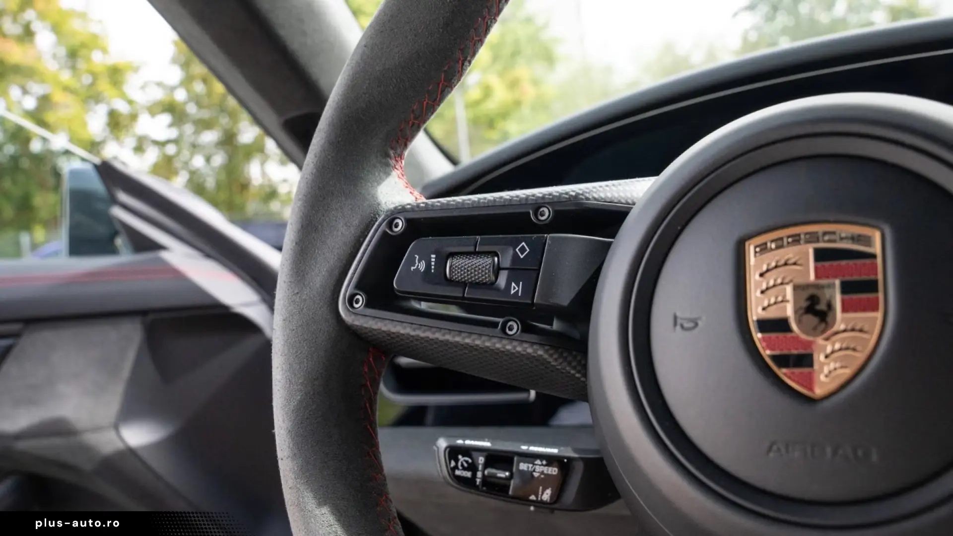 Porsche Taycan GTS InnoDrive HeadUp Panorama Sport Chron