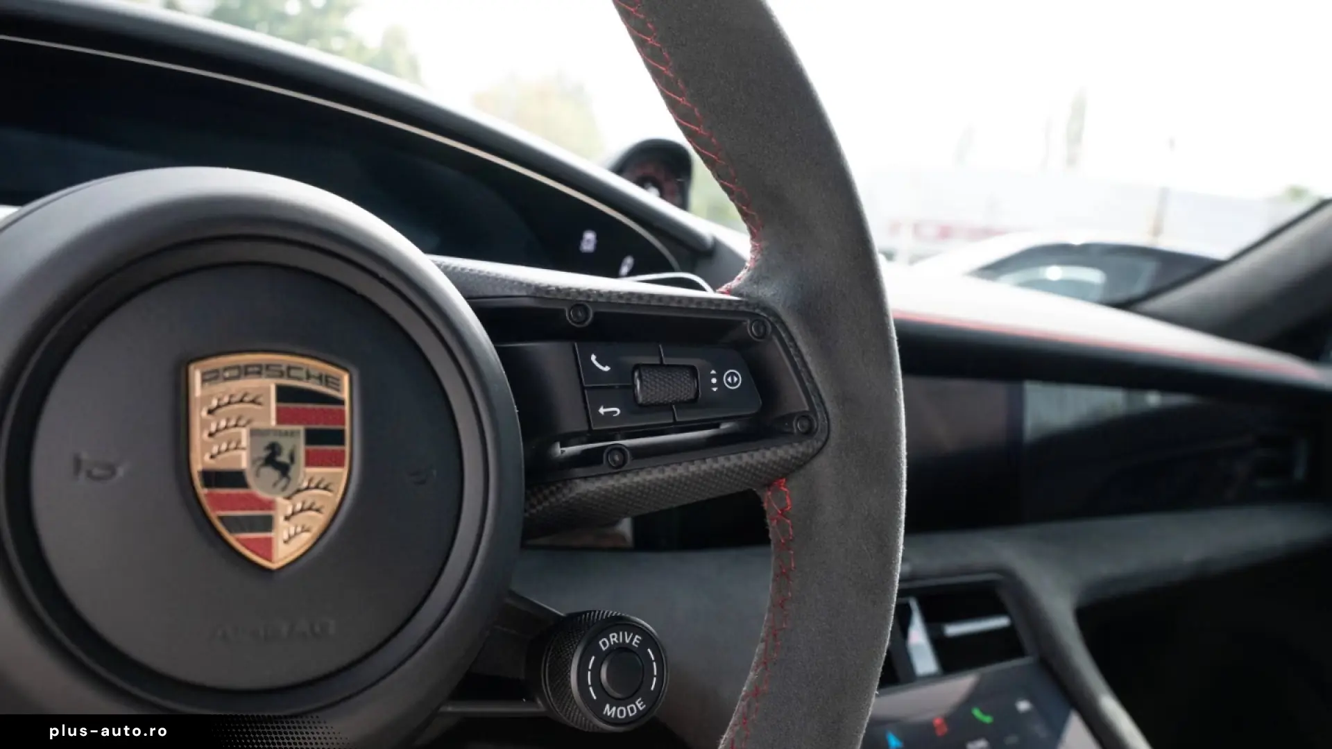 Porsche Taycan GTS InnoDrive HeadUp Panorama Sport Chron