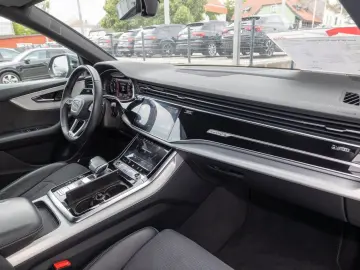AUDI Q8 S line 55 TFSI quattro