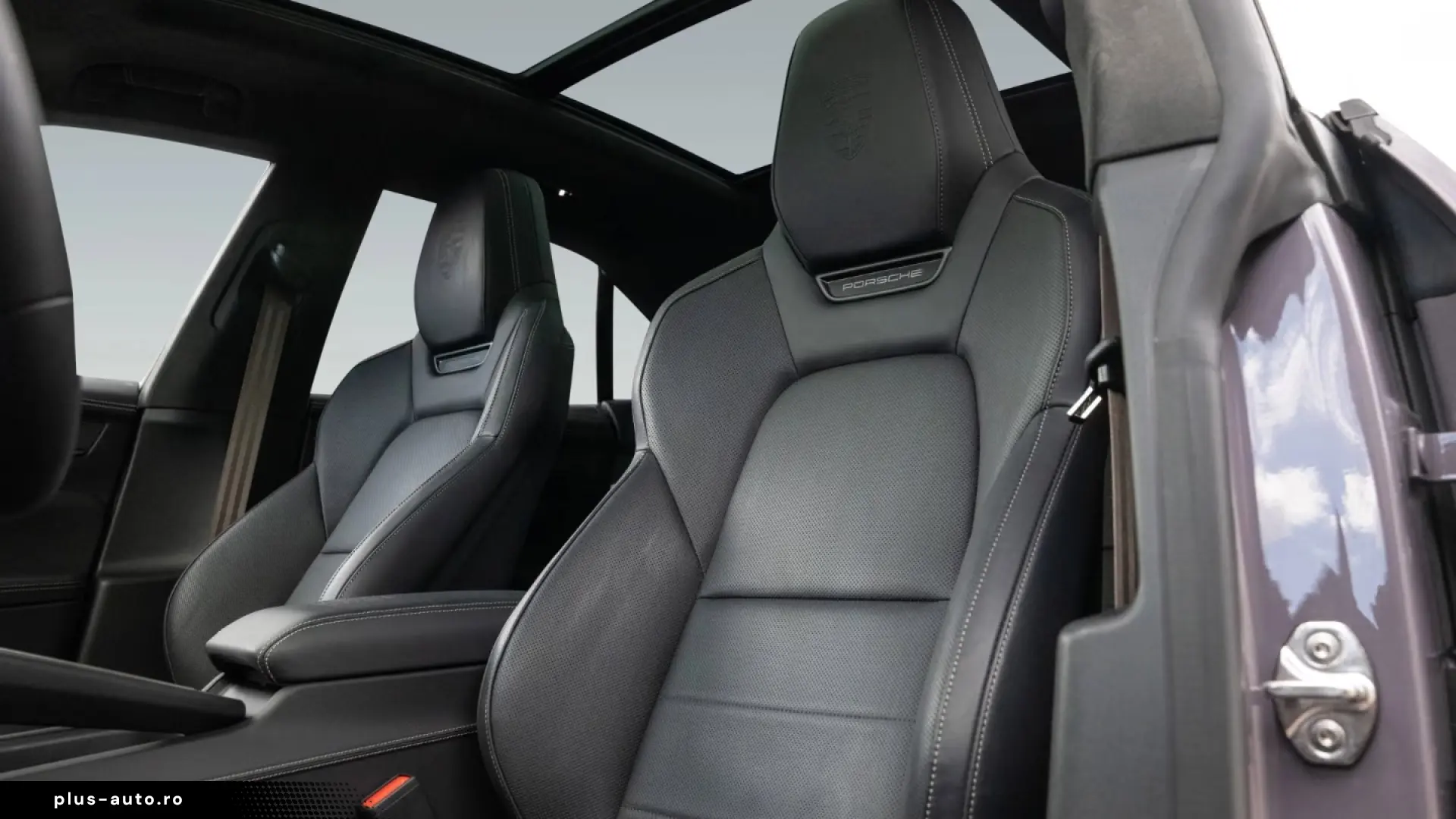 Porsche Macan Electric Turbo Burmester passenger display