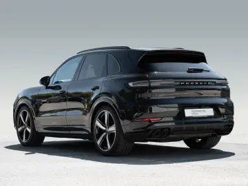 Porsche Cayenne Turbo E-Hybrid PDCC AHK Pano HUD 22''