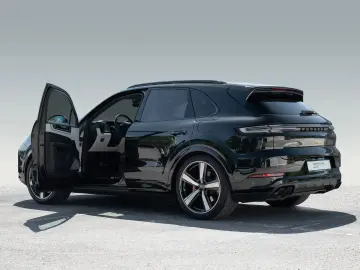 Porsche Cayenne Turbo E-Hybrid PDCC AHK Pano HUD 22''