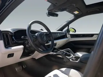 Porsche Cayenne Turbo E-Hybrid PDCC AHK Pano HUD 22''