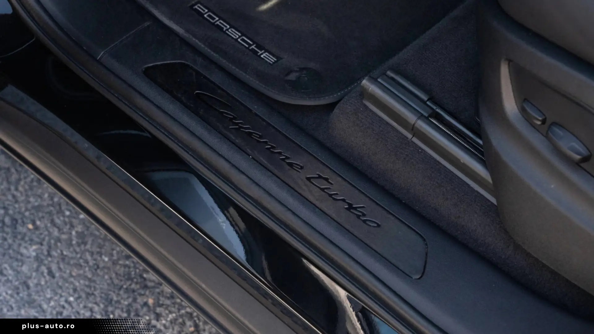 Porsche Cayenne Turbo E-Hybrid PDCC AHK Pano HUD 22''