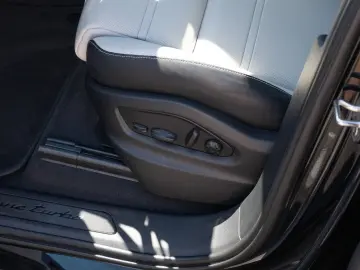 Porsche Cayenne Turbo E-Hybrid PDCC AHK Pano HUD 22''