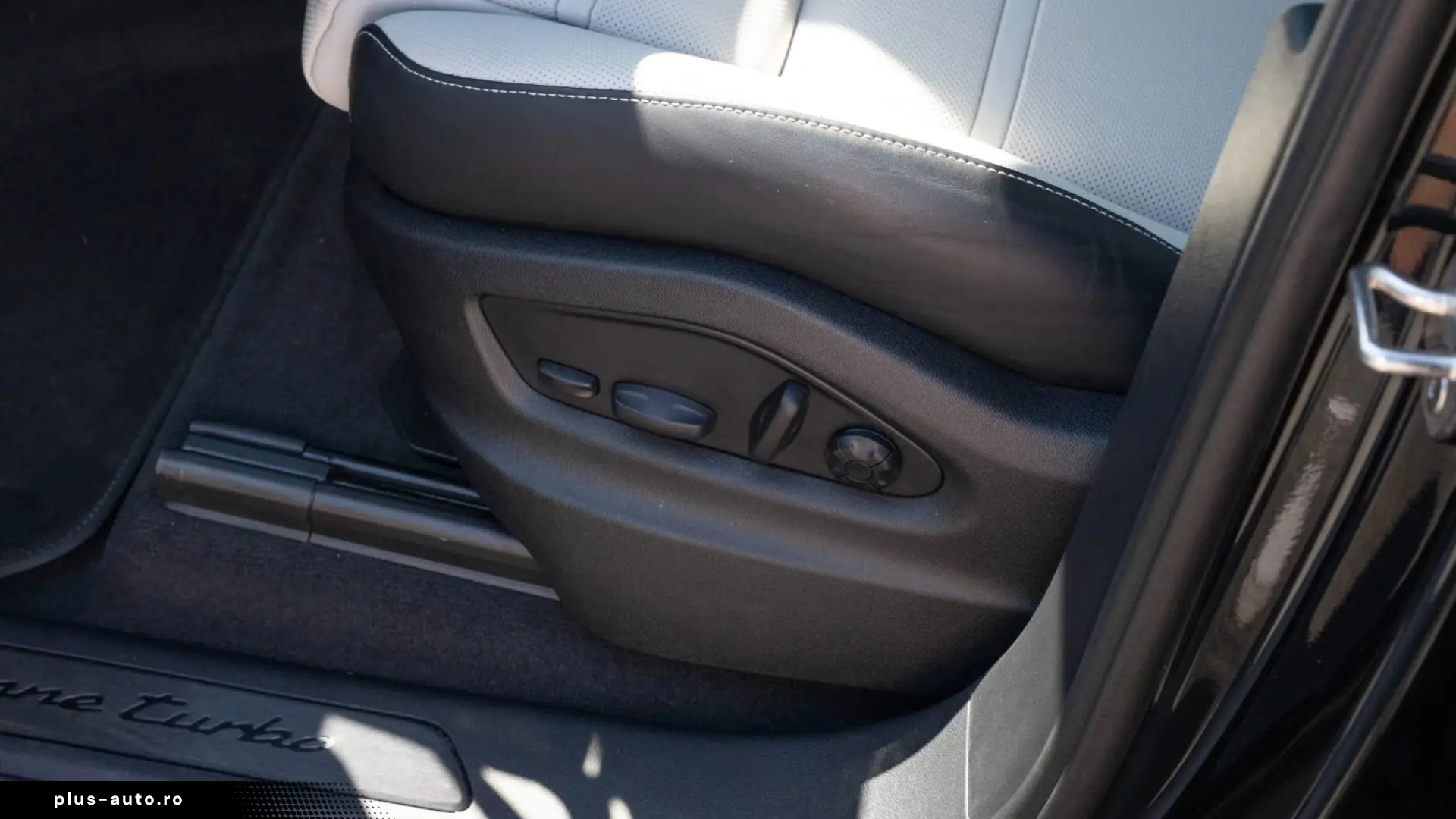 Porsche Cayenne Turbo E-Hybrid PDCC AHK Pano HUD 22''