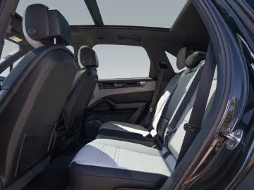 Porsche Cayenne Turbo E-Hybrid PDCC AHK Pano HUD 22''