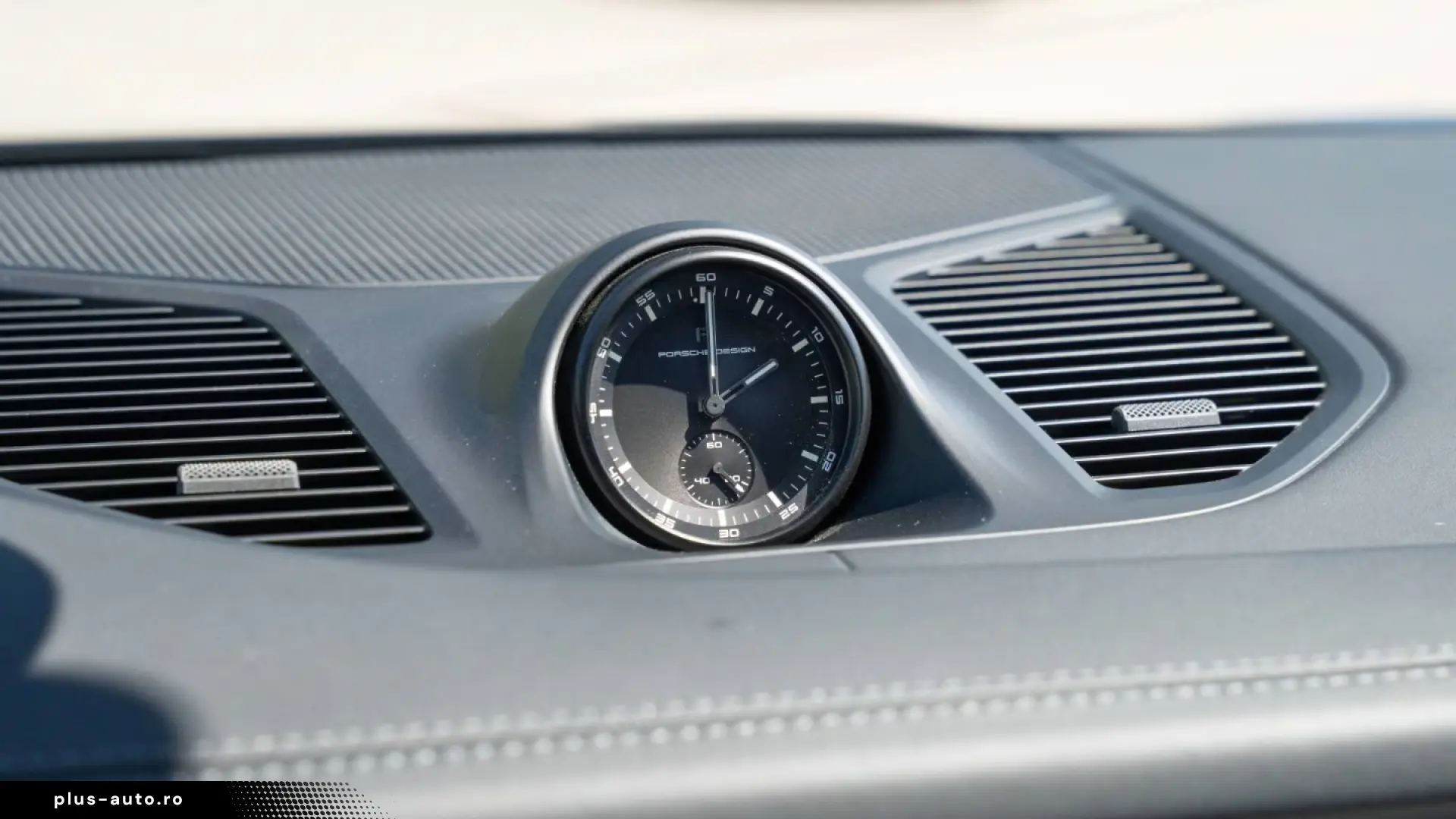 Porsche Cayenne Turbo E-Hybrid PDCC AHK Pano HUD 22''