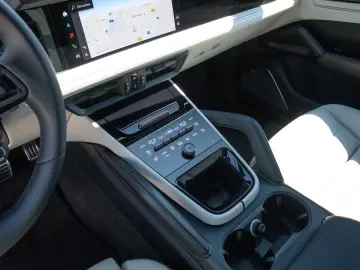 Porsche Cayenne Turbo E-Hybrid PDCC AHK Pano HUD 22''