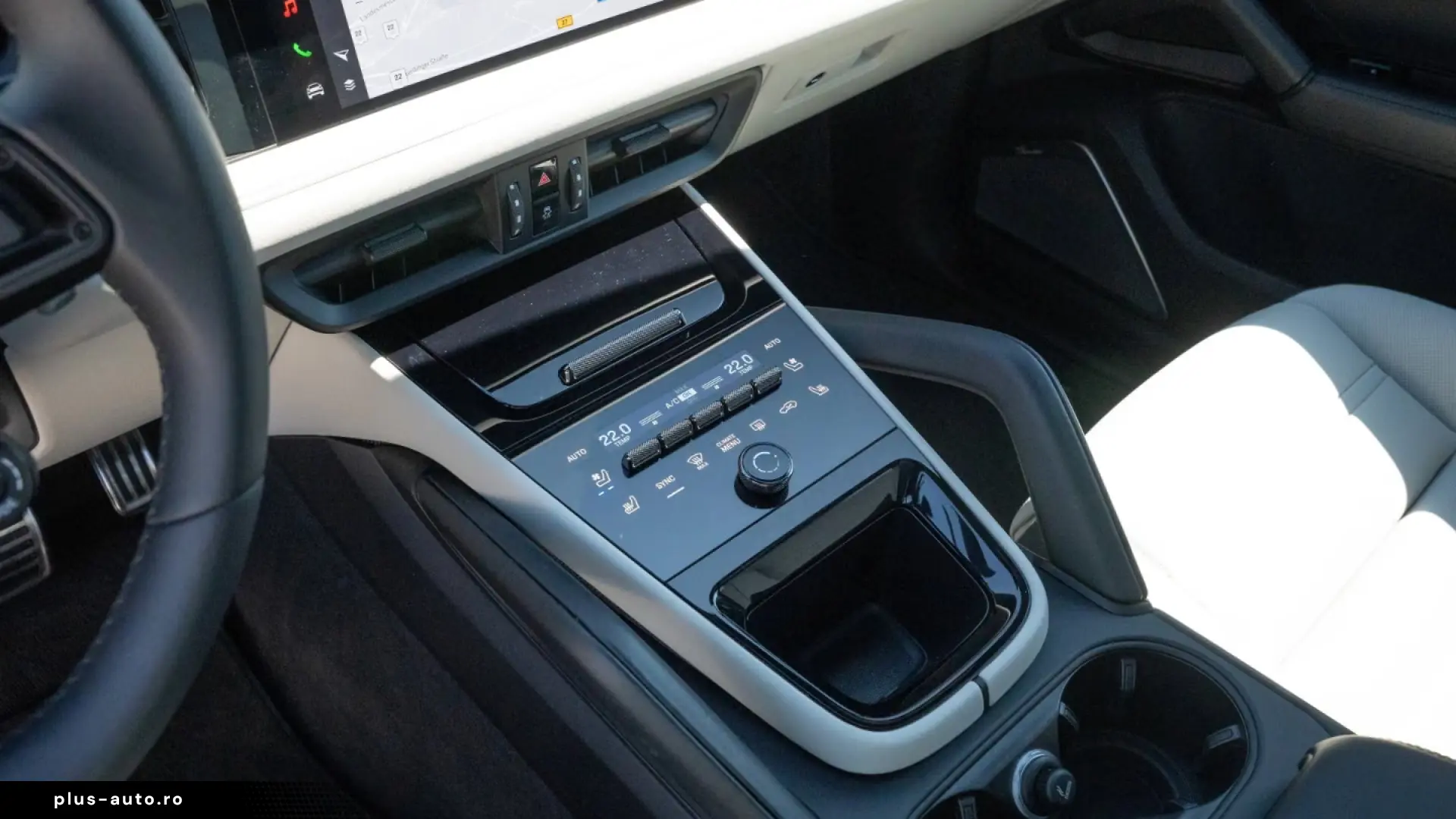 Porsche Cayenne Turbo E-Hybrid PDCC AHK Pano HUD 22''
