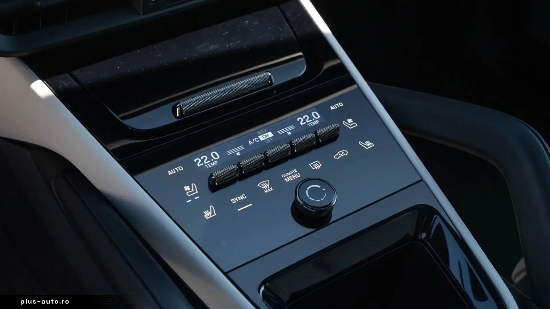Porsche Cayenne Turbo E-Hybrid PDCC AHK Pano HUD 22''
