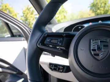 Porsche Cayenne Turbo E-Hybrid PDCC AHK Pano HUD 22''