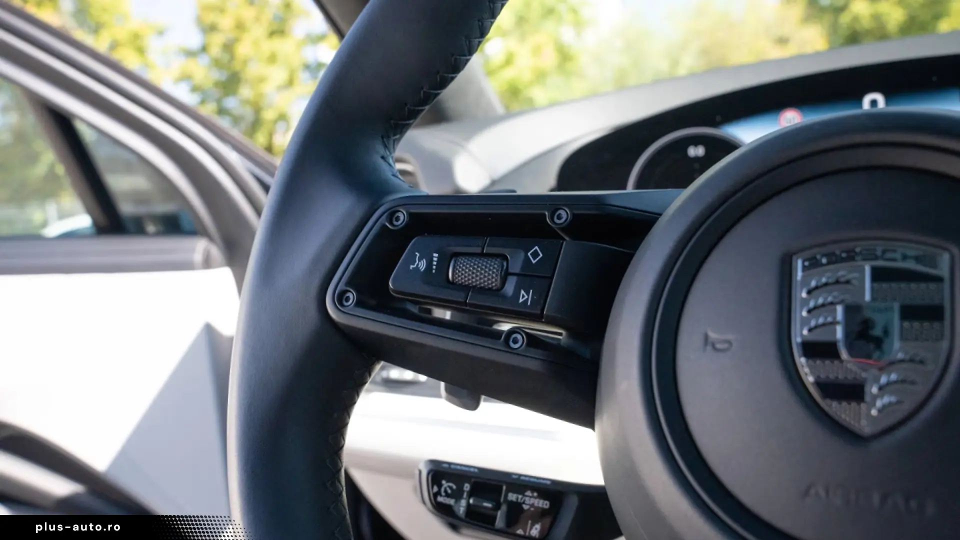Porsche Cayenne Turbo E-Hybrid PDCC AHK Pano HUD 22''