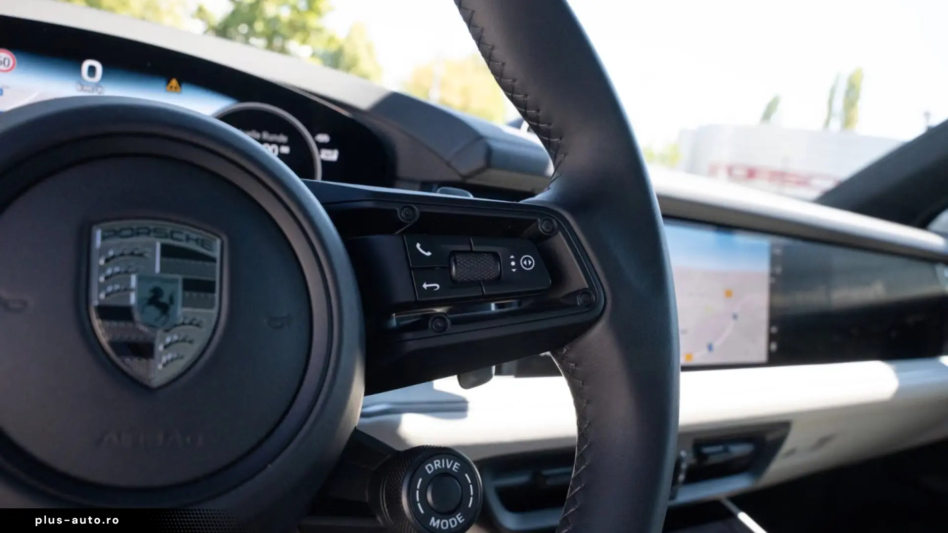 Porsche Cayenne Turbo E-Hybrid PDCC AHK Pano HUD 22''
