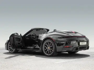 Porsche 992 Carrera Cabriolet Lift-VA BOSE Sport Chrono
