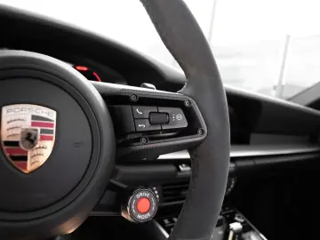 Porsche 992 Carrera Cabriolet Lift-VA BOSE Sport Chrono