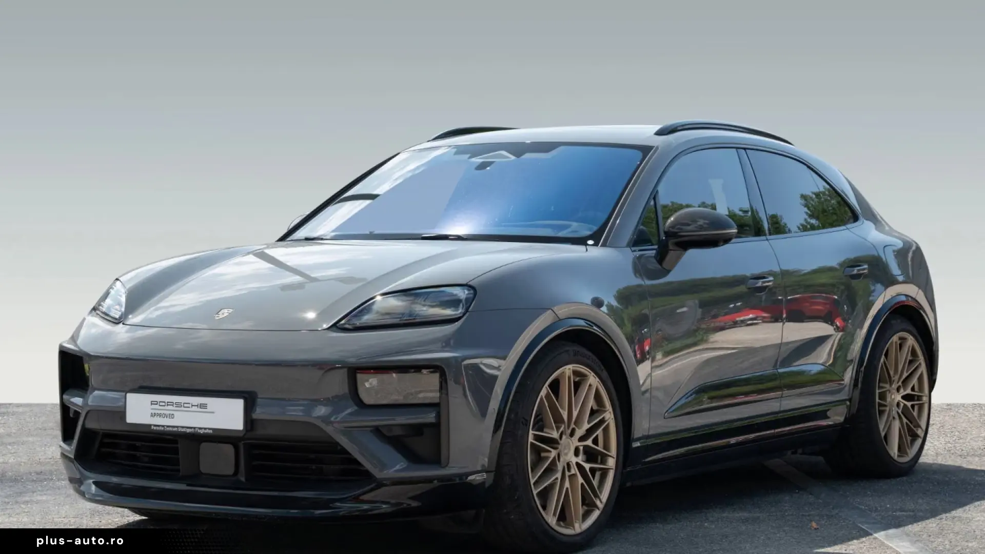 Porsche Macan Electric Turbo HeadUp rear axle steering
