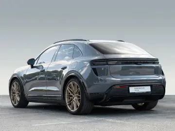 Porsche Macan Electric Turbo HeadUp rear axle steering