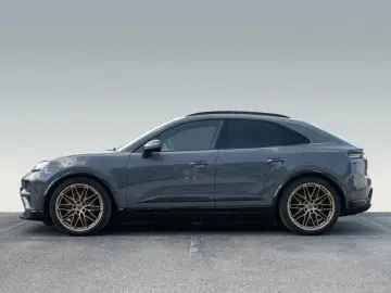 Porsche Macan Electric Turbo HeadUp rear axle steering