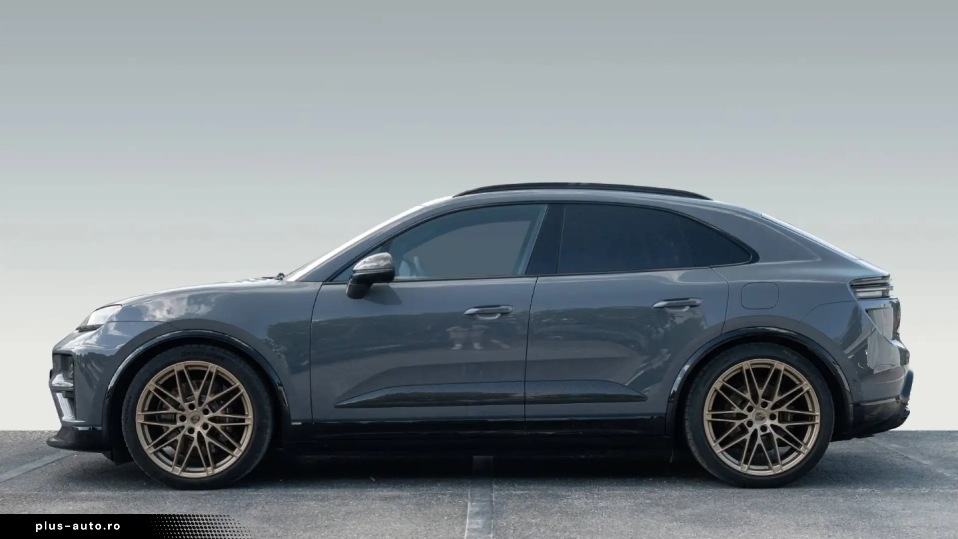 Porsche Macan Electric Turbo HeadUp rear axle steering