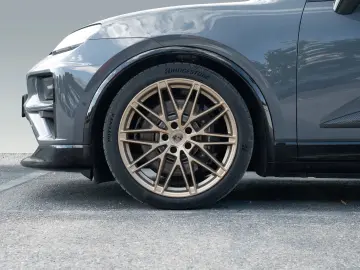 Porsche Macan Electric Turbo HeadUp rear axle steering