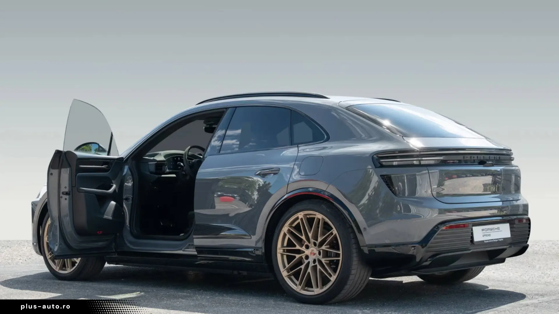Porsche Macan Electric Turbo HeadUp rear axle steering