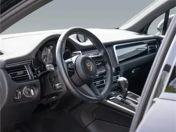 Porsche Macan S towbar  adaptive cruise control  21'' BOSE