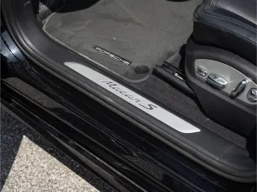 Porsche Macan S towbar  adaptive cruise control  21'' BOSE
