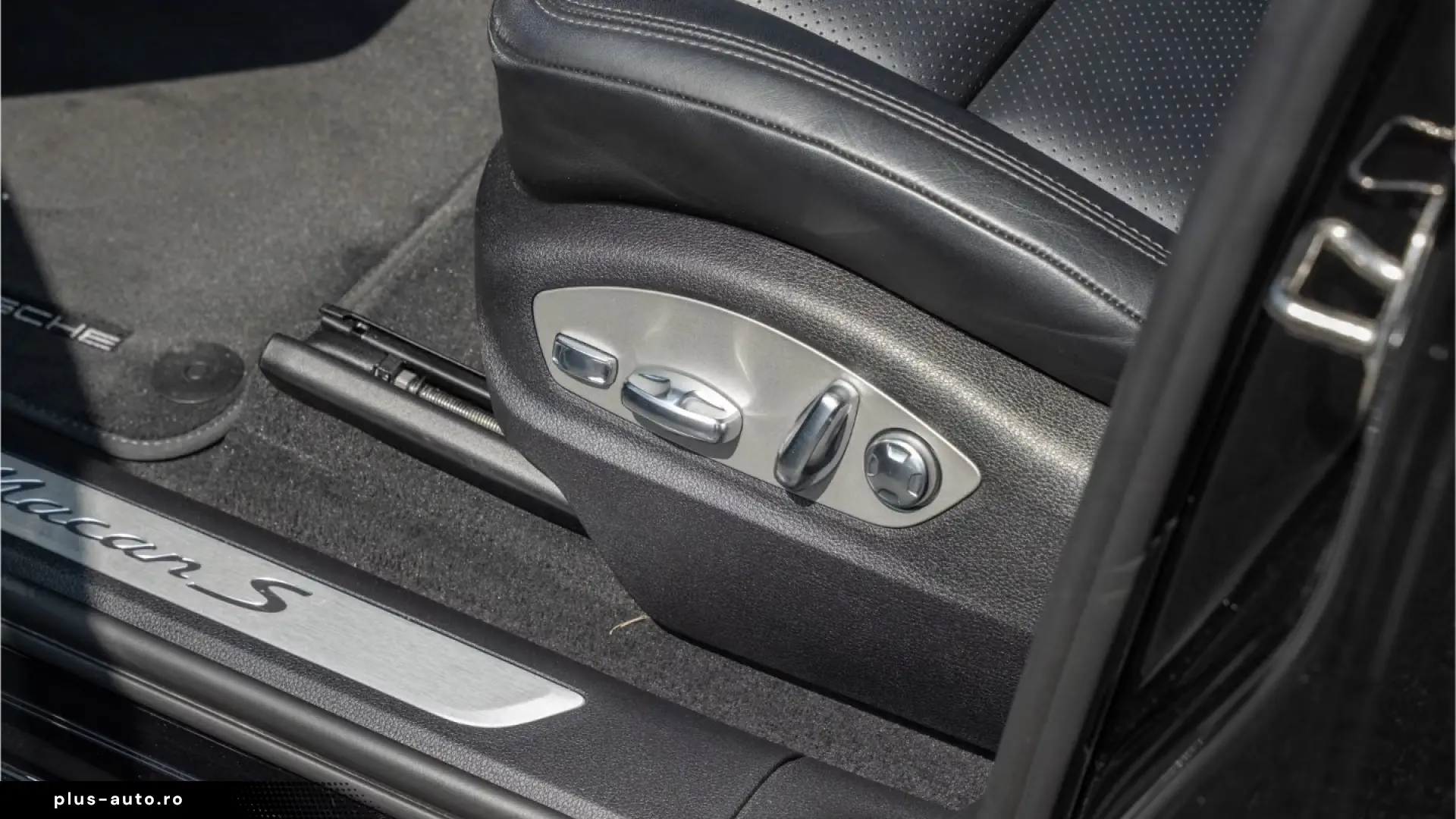 Porsche Macan S towbar  adaptive cruise control  21'' BOSE