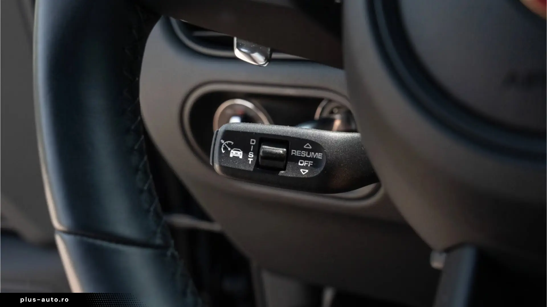 Porsche Macan S towbar  adaptive cruise control  21'' BOSE