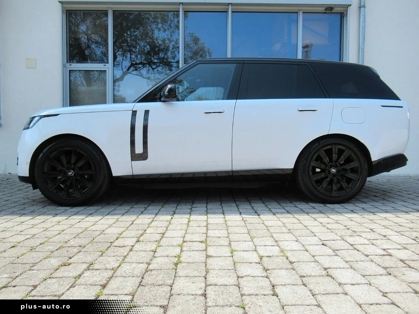 LAND ROVER NEW P460e AUTOBIOGRAPHY BLACK SV BESPOKE eAHK 22