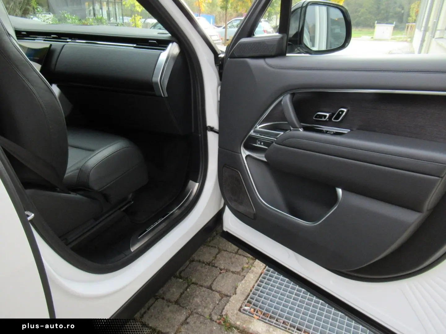 LAND ROVER NEW P460e AUTOBIOGRAPHY BLACK SV BESPOKE eAHK 22
