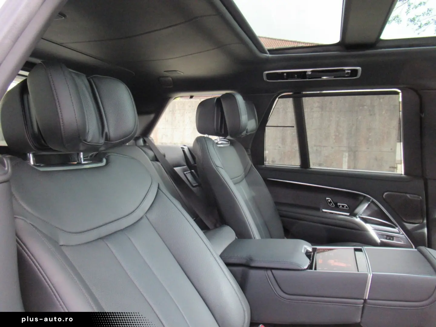 LAND ROVER NEW P460e AUTOBIOGRAPHY BLACK SV BESPOKE eAHK 22