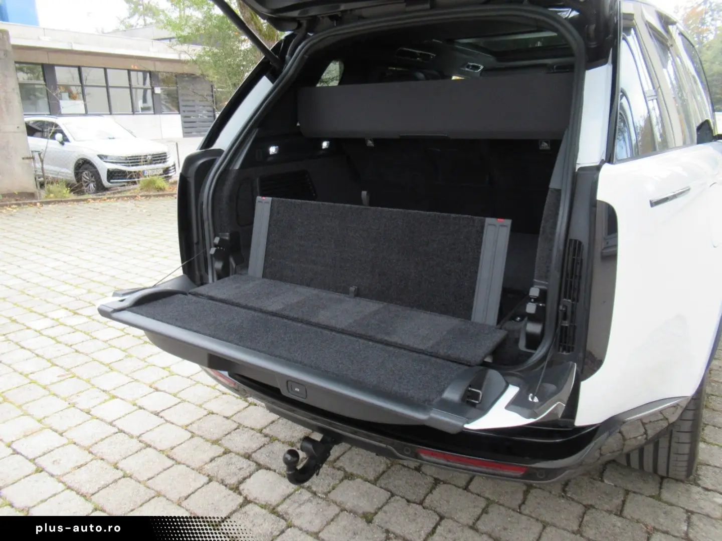 LAND ROVER NEW P460e AUTOBIOGRAPHY BLACK SV BESPOKE eAHK 22