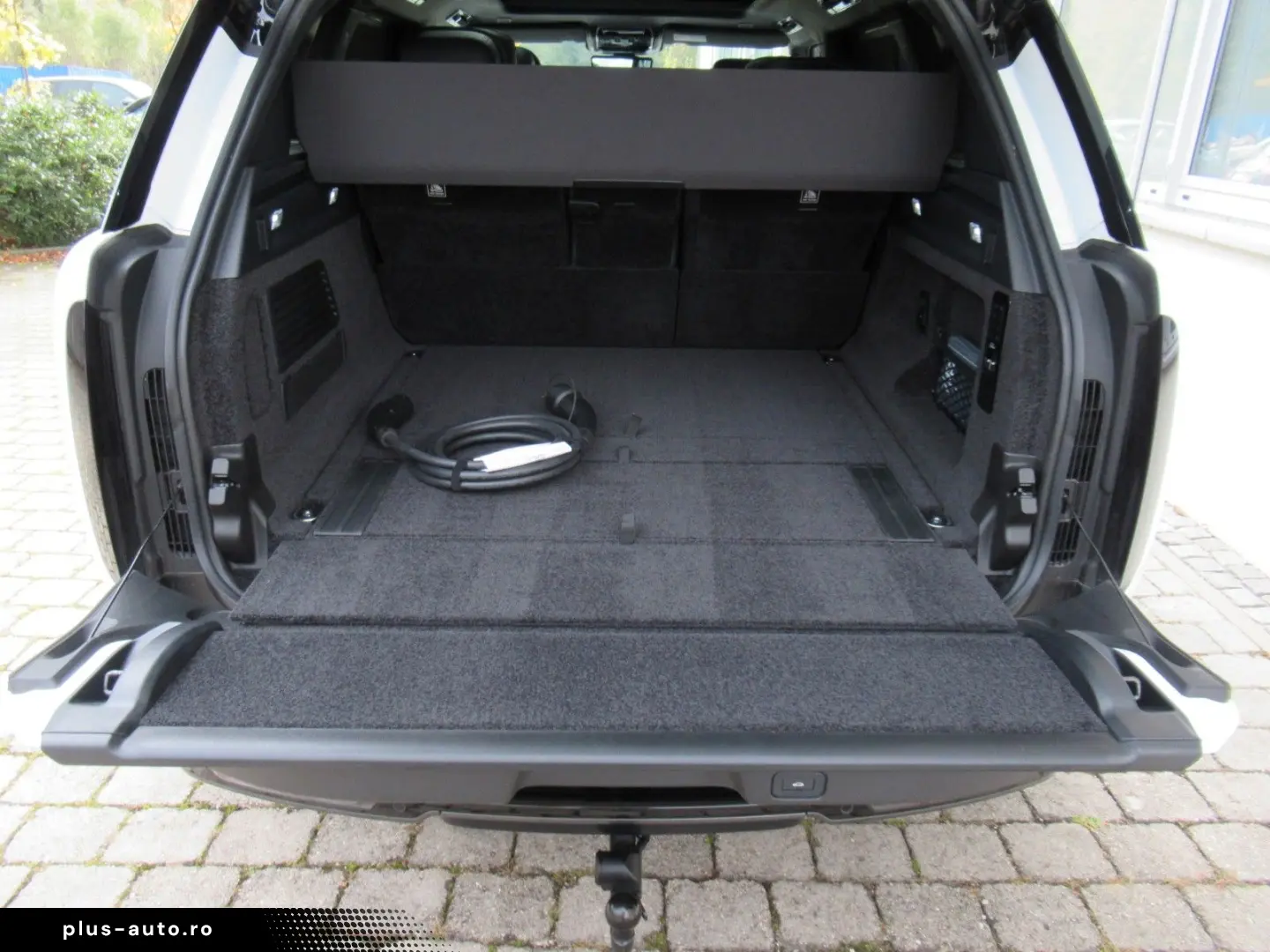 LAND ROVER NEW P460e AUTOBIOGRAPHY BLACK SV BESPOKE eAHK 22