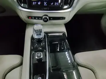 VOLVO V60 T6 AWD Inscription Leder Navi LED
